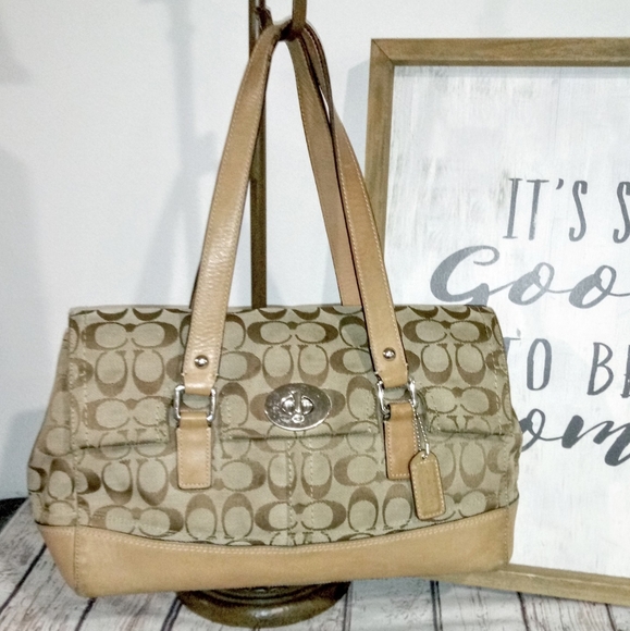 💛 Coach Hamptons Khaki Tan Signature Canvas Turnlock Shoulder Bag Shopper Tote - Picture 2 of 10